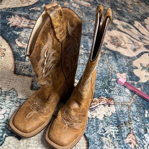 Old West Distressed Brown Leather Boots